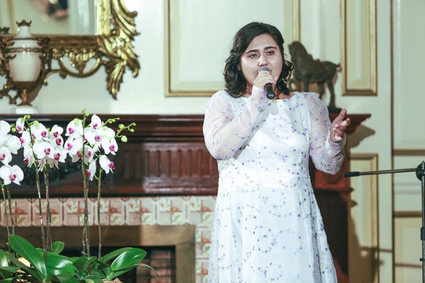Con g&aacute;i 
