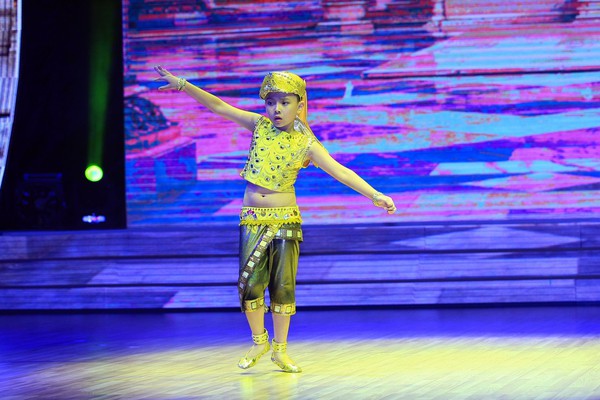 Ba nữ GK Bước nhảy hoàn vũ nhí rớt nước mắt vì bé 11 tuổi 10