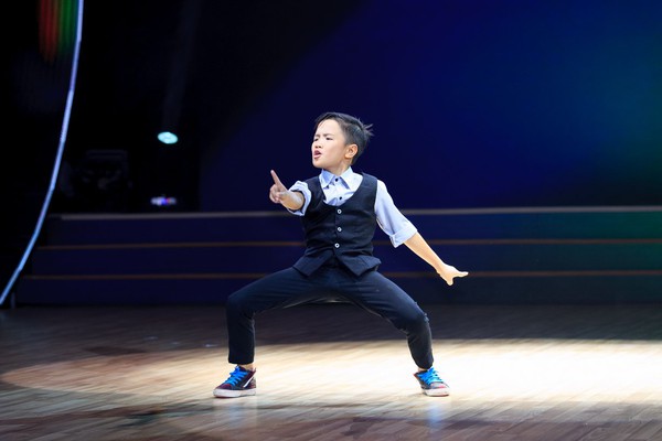 Ba nữ GK Bước nhảy hoàn vũ nhí rớt nước mắt vì bé 11 tuổi 1