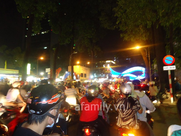 Hà Nội - Sài Gòn rực rỡ đón năm mới 2013 50
