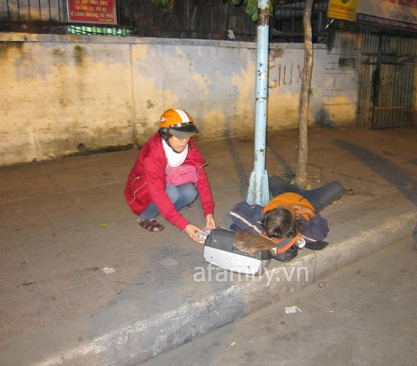 Ch&aacute;o đ&ecirc;m ấm l&ograve;ng người v&ocirc; gia cư ở S&agrave;i G&ograve;n 9