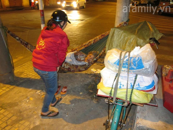 Cháo đêm ấm lòng người vô gia cư ở Sài Gòn 7