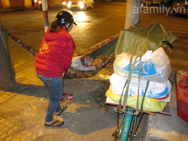 Ch&aacute;o đ&ecirc;m ấm l&ograve;ng người v&ocirc; gia cư ở S&agrave;i G&ograve;n 7