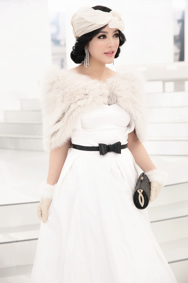 Chương Tử Di giản dị, Lý Nhã Kỳ mặc váy nhăn nhúm dự show thời trang Paris 5