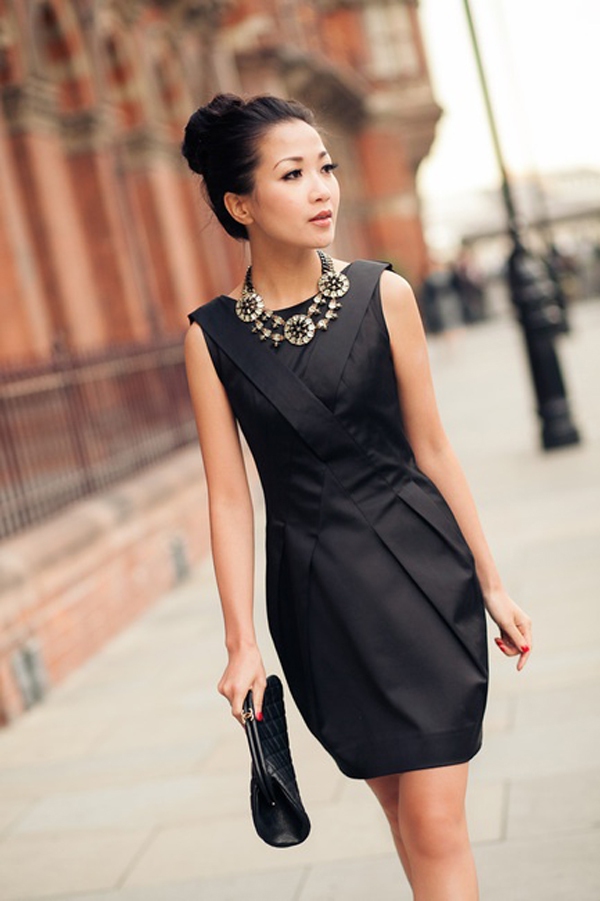 7 cách đơn giản khiến chiếc váy đen thêm bắt mắt