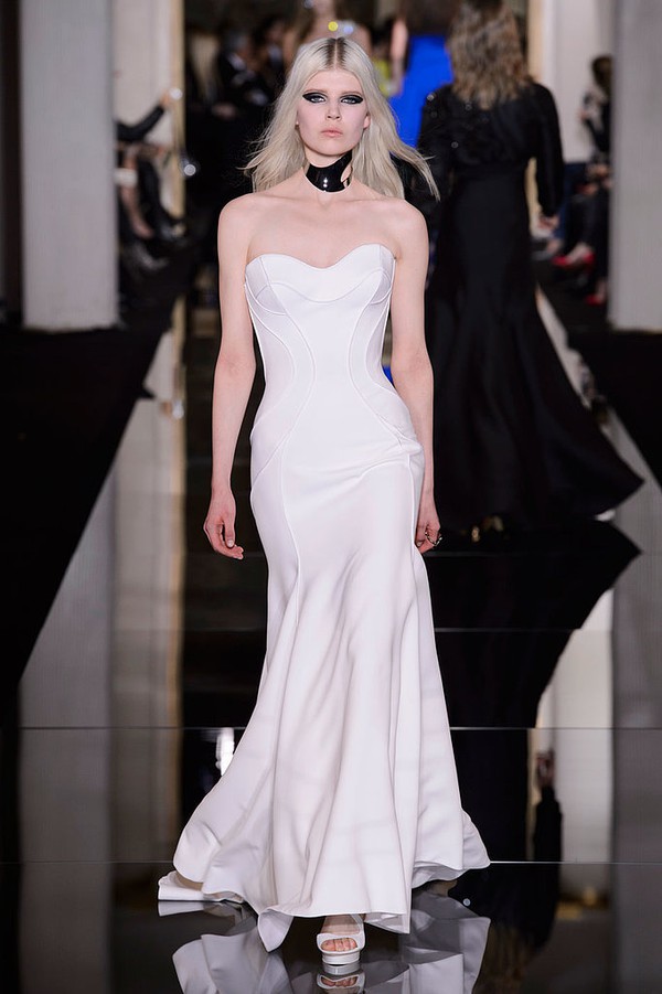 Những chiếc váy cưới đẹp mê mẩn tại Tuần lễ thời trang Haute Couture 25