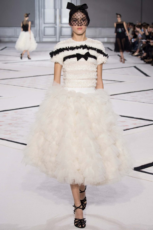 Những gợi ý váy cưới tuyệt đẹp từ BST Haute Couture 2015 8 Những gợi ý váy cưới tuyệt đẹp từ BST Haute Couture 2015 8