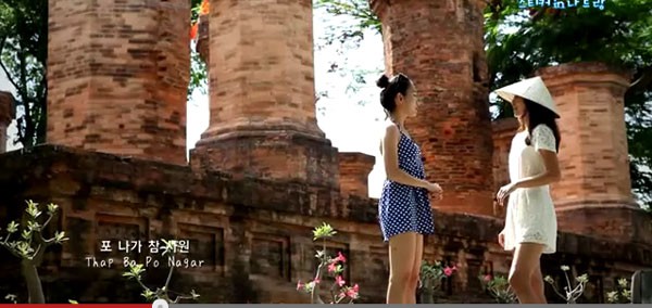 Theo chân hai cô gái Hàn xinh đẹp khám phá Nha Trang  5