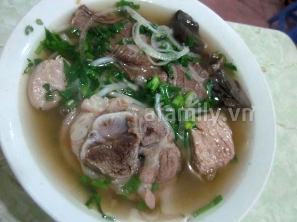 Hà Nội: Ăn bún bò Huế cực ngon ở Thanh Xuân Bắc 5