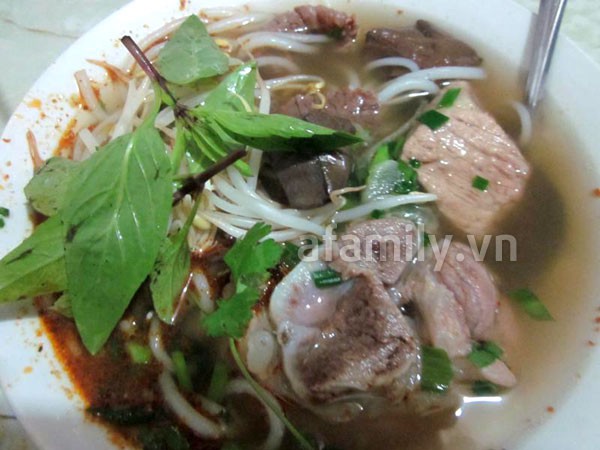 Hà Nội: Ăn bún bò Huế cực ngon ở Thanh Xuân Bắc 2