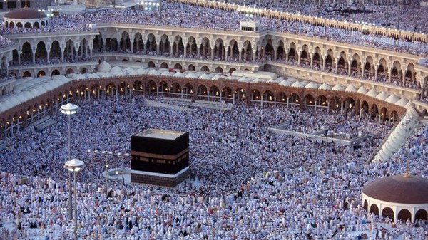 Thánh đường Mecca rất nổi tiếng với những người theo đạo Hồi. Ước tính hàn năm có đến hàng triệu người hành hương đến đây và hơn 13.000.000 người khác tới thăm viếng.