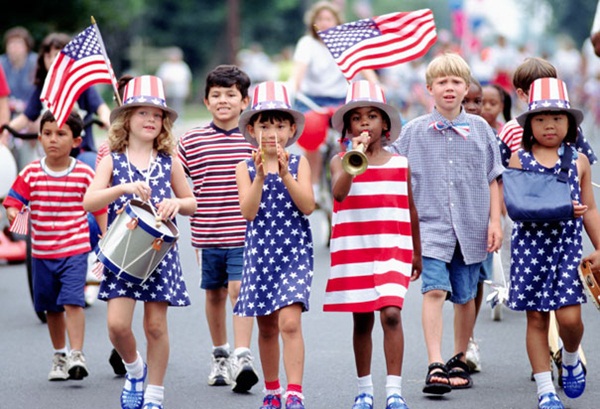 8 bài học bố mẹ Mỹ dạy con về tình yêu nước 1