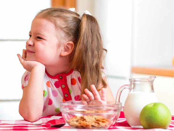 M&aacute;ch mẹ 10 bước đơn giản gi&uacute;p b&eacute; hứng th&uacute; ăn uống hơn 2