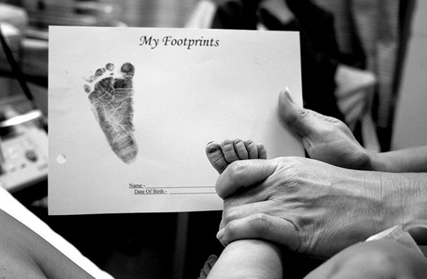 10 bức ảnh bố mẹ nên chụp trong ngày đầu tiên con chào đời 5