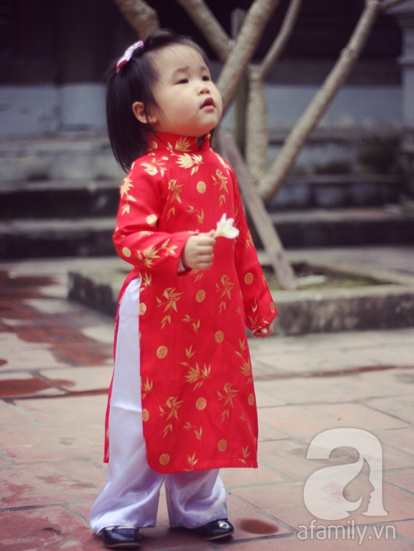 Bé gái 21 tháng tuổi diện trang phục truyền thống các nước siêu đáng yêu 10