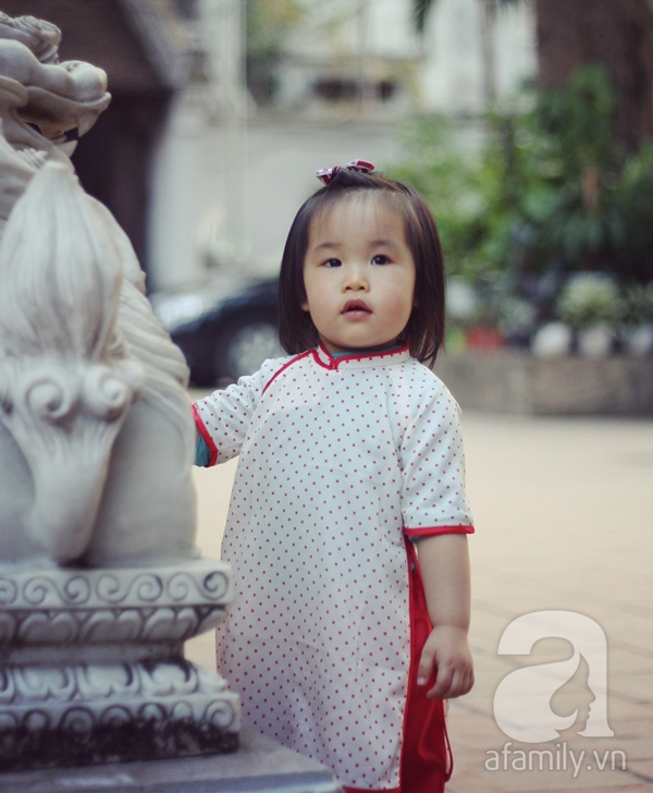 Bé gái 21 tháng tuổi diện trang phục truyền thống các nước siêu đáng yêu 11
