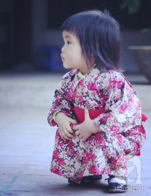 Bé gái 21 tháng tuổi diện trang phục truyền thống các nước siêu đáng yêu 3