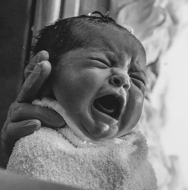Bộ ảnh chân thực về ca sinh nở lần thứ 4 của một bà mẹ trẻ 1