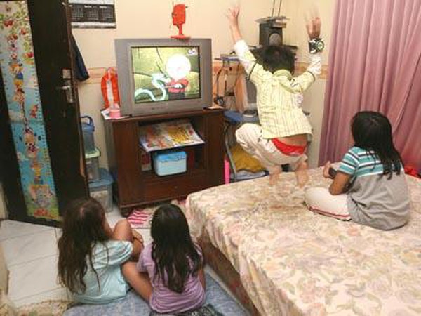 Tác hại của tivi với trẻ 3
