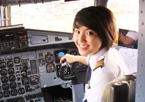 nữ phi c&ocirc;ng