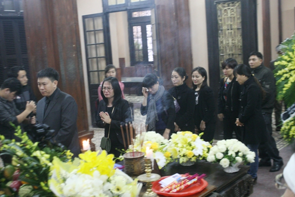 Nước mắt, tiếng nấc nghẹn trong lễ tang nạn nhân MH17 người Việt 5