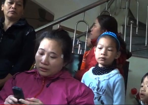 Bé 4 tuổi bị bắt cóc: Mẹ mang bầu khóc cạn nước mắt 5