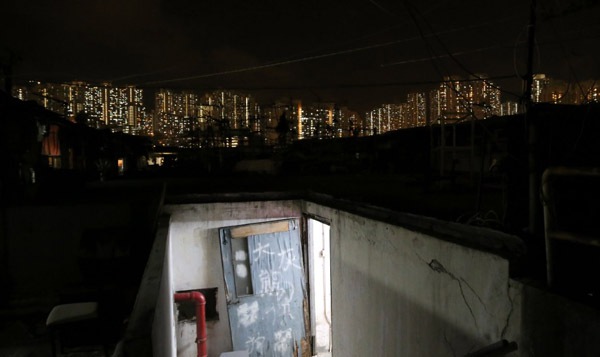 Cận cảnh cuộc sống trong những khu ổ chuột giữa lưng trời Hồng Kông 2