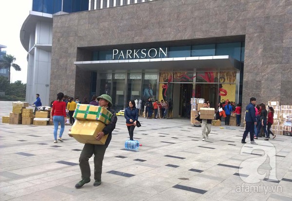 Vụ Parkson Keangnam đóng cửa: Các cửa hàng đã di chuyển xong hàng hóa 3