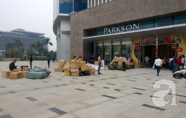 Vụ Parkson Keangnam đóng cửa: Các cửa hàng đã di chuyển xong hàng hóa 6