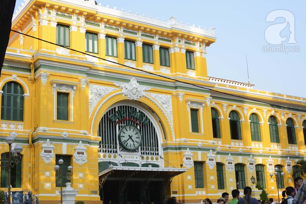 Màu sơn mới của Bưu điện trung tâm Sài Gòn dịu mắt hơn 1