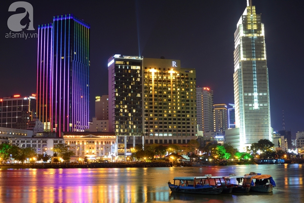 Pháo hoa rực sáng bầu trời chào đón năm mới Ất Mùi 2015 24 Pháo hoa rực sáng bầu trời chào đón năm mới Ất Mùi 2015 24