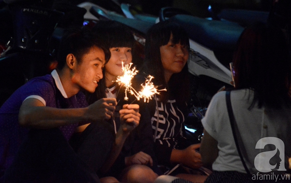 Pháo hoa rực sáng bầu trời chào đón năm mới Ất Mùi 2015 27 Pháo hoa rực sáng bầu trời chào đón năm mới Ất Mùi 2015 27
