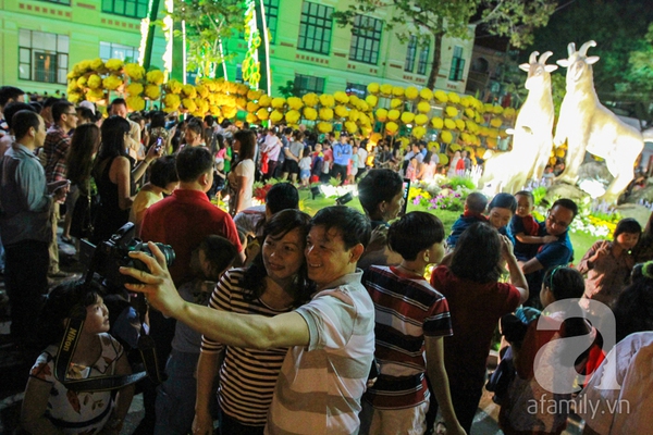 Pháo hoa rực sáng bầu trời chào đón năm mới Ất Mùi 2015 22 Pháo hoa rực sáng bầu trời chào đón năm mới Ất Mùi 2015 22