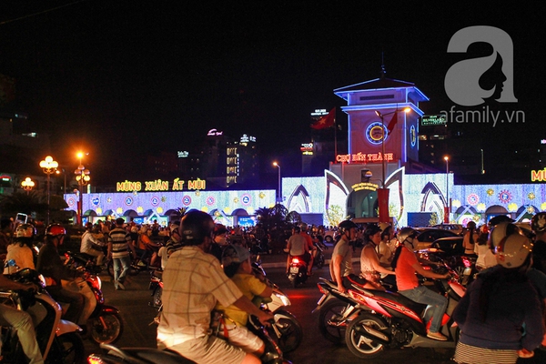 Pháo hoa rực sáng bầu trời chào đón năm mới Ất Mùi 2015 17 Pháo hoa rực sáng bầu trời chào đón năm mới Ất Mùi 2015 17