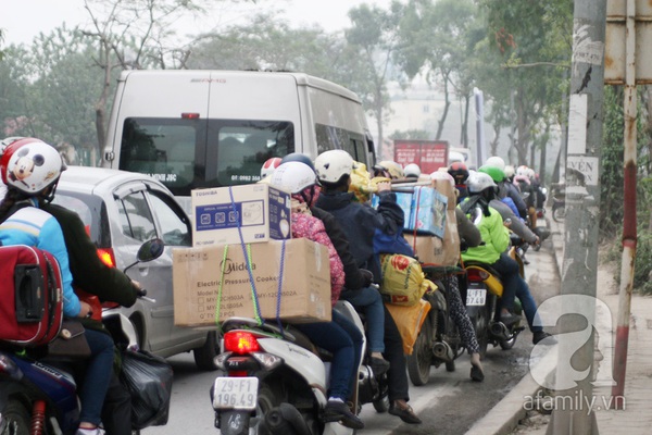 Người đổ ra đường sắm Tết, về quê, Hà Nội kẹt cứng trên nhiều tuyến phố 13
