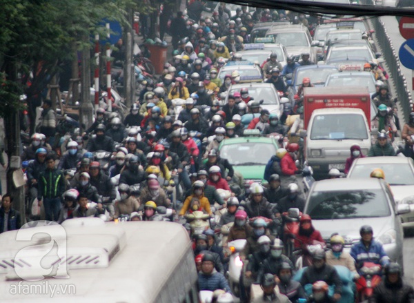Người đổ ra đường sắm Tết, về quê, Hà Nội kẹt cứng trên nhiều tuyến phố 16
