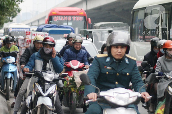 Người đổ ra đường sắm Tết, về quê, Hà Nội kẹt cứng trên nhiều tuyến phố 4