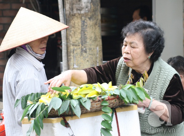 Người dân hối hả chuẩn bị cỗ cúng Rằm tháng Giêng từ sáng sớm 10