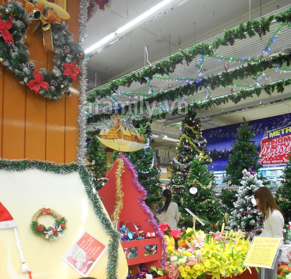 Thị trường quà tặng và trang trí Noel mở cửa khá đìu hiu 4