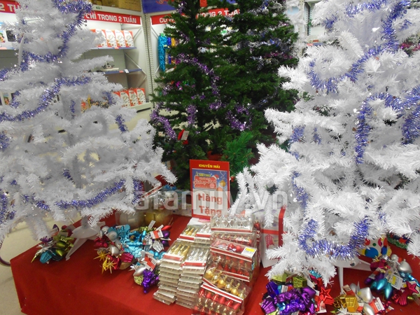 Thị trường quà tặng và trang trí Noel mở cửa khá đìu hiu 5