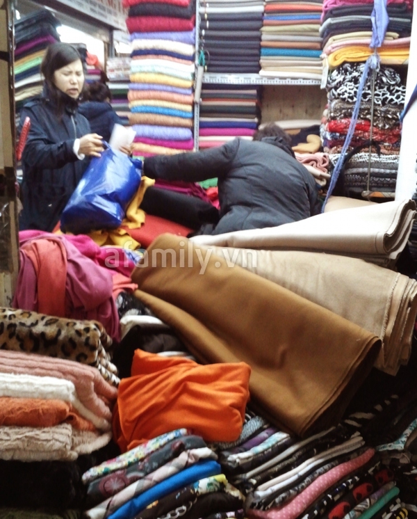 Chợ Hôm Đức Viên: Thiên đường vải vóc, phụ kiện của chị em Hà Thành 8