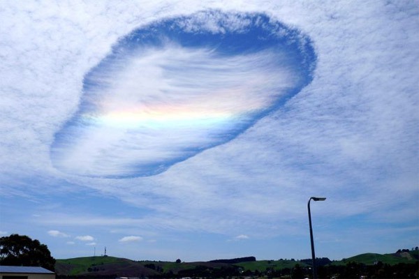 'Hồ mây' kỳ ảo xuất hiện giữa trời Australia 1