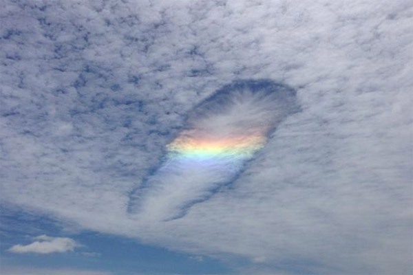 'Hồ mây' kỳ ảo xuất hiện giữa trời Australia 6