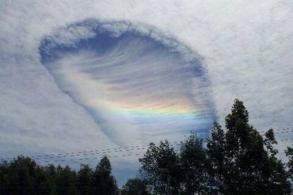 'Hồ mây' kỳ ảo xuất hiện giữa trời Australia 9