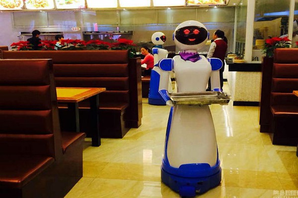 Robot xinh đẹp biết nói làm phục vụ bàn trong nhà hàng Hong Kong 3