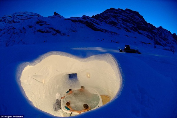Độc đáo khách sạn hoàn toàn bằng tuyết trên núi 3