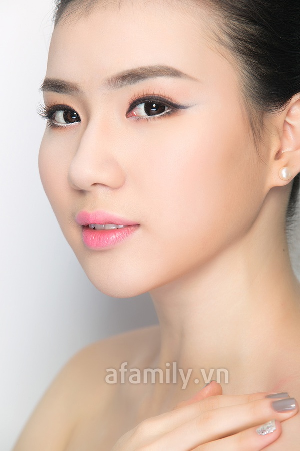 Hướng dẫn trang điểm nhẹ nh&agrave;ng cho n&agrave;ng m&aacute; 
