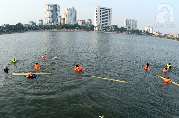 Hồ Linh Đàm 10 ngày 2 người chết đuối, nhiều người vẫn liều mình tắm