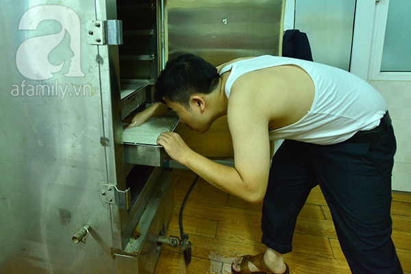 Trắng đ&ecirc;m chuẩn bị cơm miễn ph&iacute; phục vụ sĩ tử 