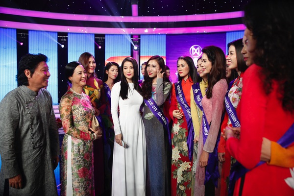 Trương Ngọc &Aacute;nh đưa con g&aacute;i đi chấm thi nhan sắc 26
